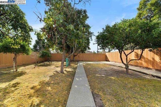 37391 Mission Blvd, Fremont CA: https://media.crmls.org/mediaz/5306fc95-21a6-4290-9596-eb2a01efab7e.jpg