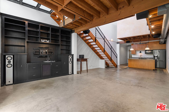 1130 5th Avenue, Venice CA: https://media.crmls.org/mediaz/5307195c-a047-48ee-8caa-0904f0099c0e.jpg