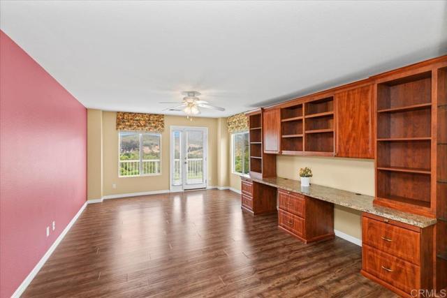 320 Crownview Ct, San Marcos CA: https://media.crmls.org/mediaz/53079f20-f531-4734-bb7d-0c0feb91f06c.jpg