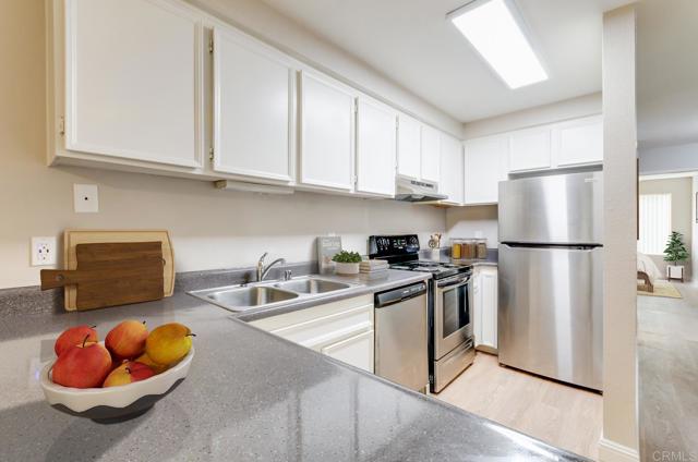 Detail Gallery Image 3 of 11 For 5584 Hardy Ave., San Diego,  CA 92115 - 3 Beds | 2 Baths
