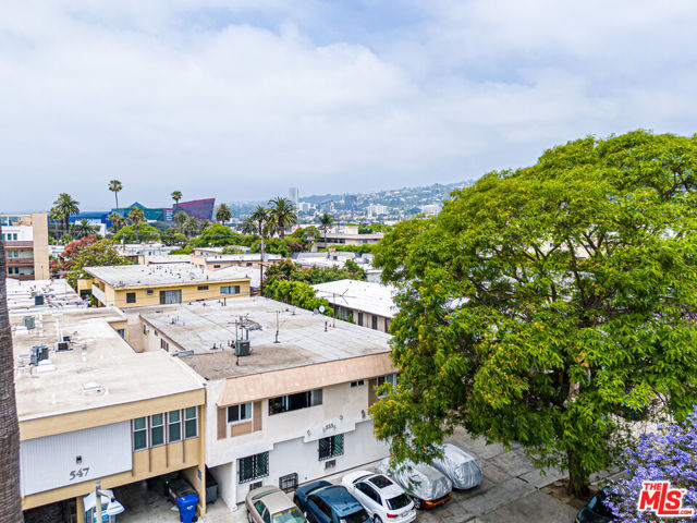 553 N Flores Street, West Hollywood CA: https://media.crmls.org/mediaz/530800a2-c611-4519-a811-3455e3366afe.jpg