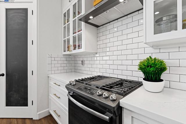 Image 15 of 47 For 1761 Springvale Rd
