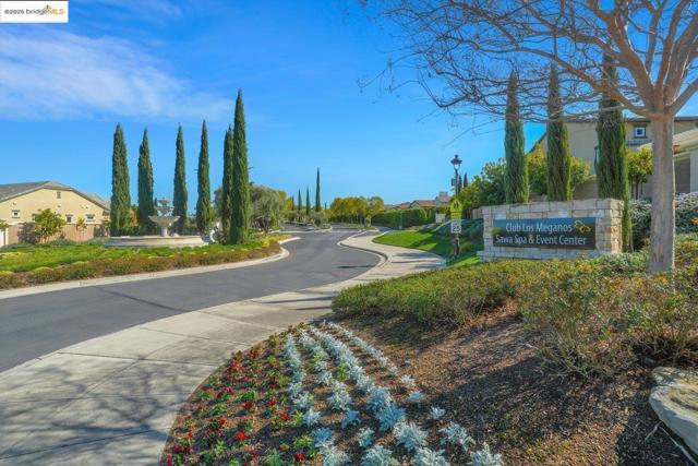 1577 Chianti LN, Brentwood CA: https://media.crmls.org/mediaz/53083ef1-59b6-4f53-a6b8-30659c988a61.jpg