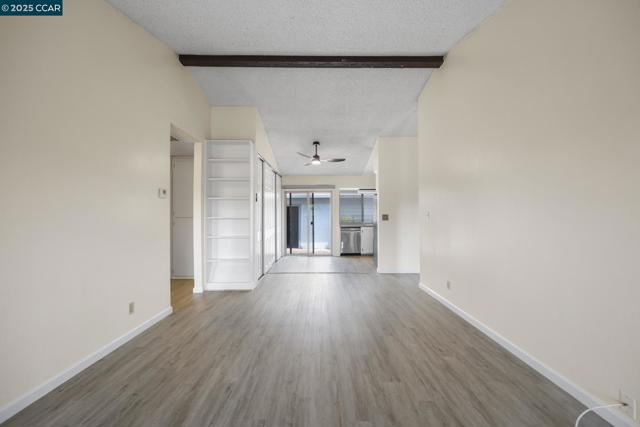 5571 Sepulveda Ct, Concord CA: https://media.crmls.org/mediaz/53085007-2b14-492f-a57f-6cac056076d8.jpg
