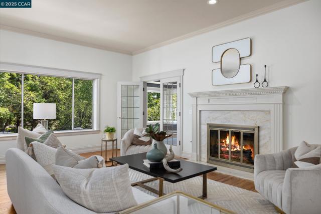 2398 Ironwood Pl, Alamo CA: https://media.crmls.org/mediaz/53091441-a511-4cb7-a25f-0aaa31c35aaa.jpg