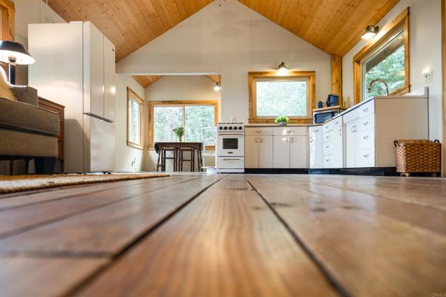 Detail Gallery Image 7 of 36 For 21932 Crestline Rd, Palomar Mountain,  CA 92060 - 1 Beds | 1 Baths