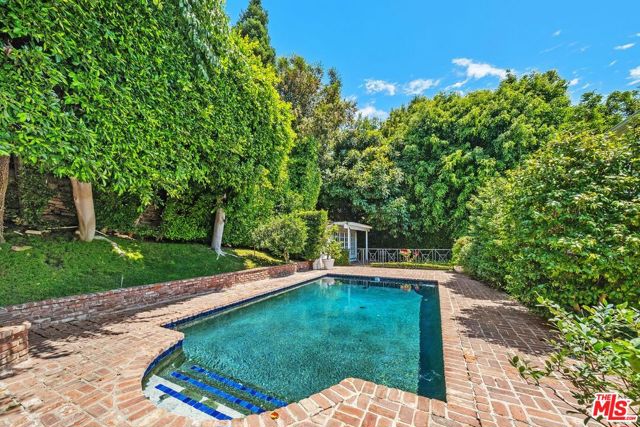 1455 Belfast Drive, Los Angeles CA: https://media.crmls.org/mediaz/53094ef6-58cc-4552-8805-30e4b278e1d3.jpg