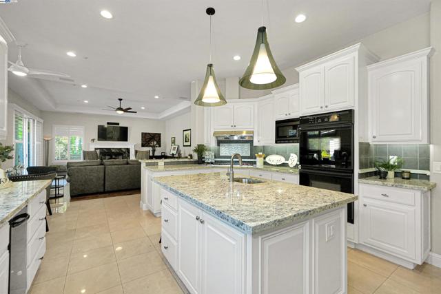 964 Piemonte Dr, Pleasanton CA: https://media.crmls.org/mediaz/53098afb-b0aa-4f89-9a70-281d35e107d8.jpg