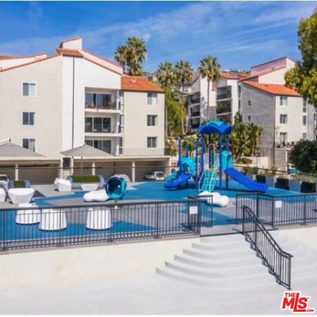 6600 Beachview Drive, Rancho Palos Verdes CA: https://media.crmls.org/mediaz/53099075-0b4c-4218-a98b-5270012250b0.jpg