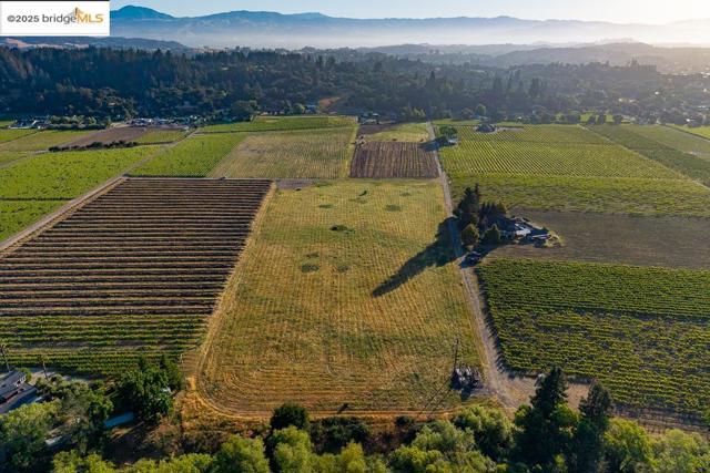 838 Dry Creek, Healdsburg CA: https://media.crmls.org/mediaz/5309b88c-a950-49a7-bc38-6cc405c64072.jpg
