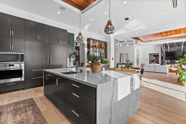 2111 High Knoll Circle, Thousand Oaks CA: https://media.crmls.org/mediaz/5309f2c0-c348-4167-820d-8a441273f7da.jpg