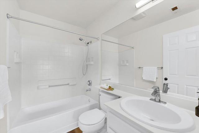 401 Baltic Circle,  CA: https://media.crmls.org/mediaz/530a077a-7489-45b8-bd85-e613e47d83d3.jpg