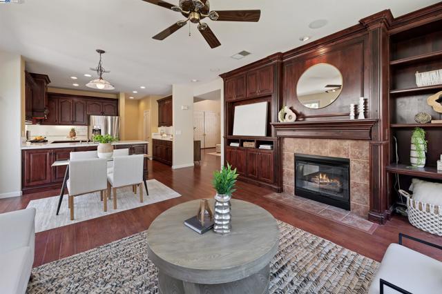 3582 Ridgecrest Way, Livermore CA: https://media.crmls.org/mediaz/530a0e09-a9e1-4871-b9d1-2f8a6a6cb6e0.jpg