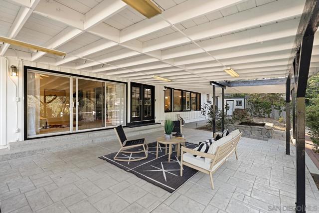 3918 Calavo Dr, La Mesa CA: https://media.crmls.org/mediaz/530a3ed5-0602-42bb-9835-ed7d6eb4fc16.jpg
