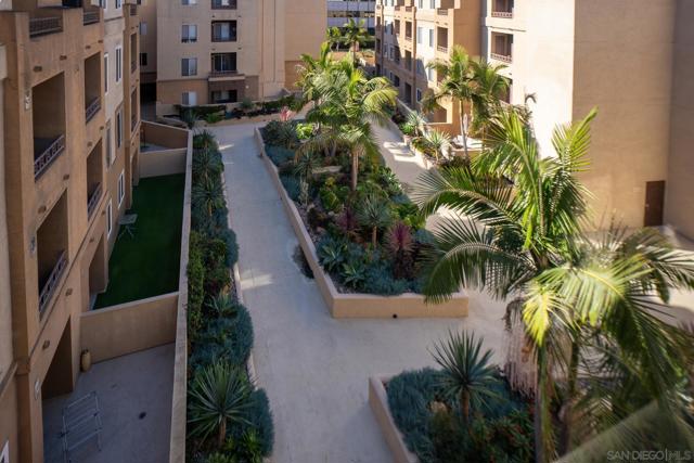 3550 Lebon Dr, San Diego CA: https://media.crmls.org/mediaz/530a4cde-bb0b-4537-b6db-affba9657335.jpg