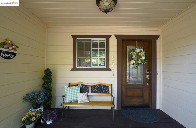 3196 Sudbury RD, Cameron Park CA: https://media.crmls.org/mediaz/530a4d56-e78b-48a1-acb4-c7f0ed9a57de.jpg