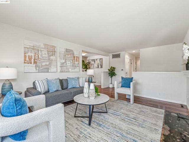 589 Evangeline Way, Hayward CA: https://media.crmls.org/mediaz/530a5eec-ce2c-42d1-88b3-46b5622d51c3.jpg