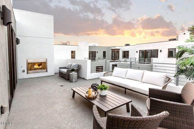 719 S Marengo Avenue, Pasadena CA: https://media.crmls.org/mediaz/530b2a17-fc2d-4fcc-9576-20b8a23eb08a.jpg