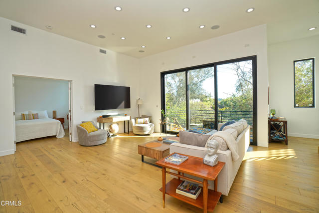 Detail Gallery Image 16 of 41 For 6565 Pickwick St, Los Angeles,  CA 90042 - 3 Beds | 3/1 Baths