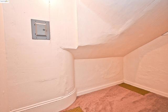 672 33Rd St, Oakland CA: https://media.crmls.org/mediaz/530b6a66-d4b5-4f12-bba7-a7fb2aedc51d.jpg