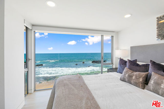 24928 Malibu Road, Malibu CA: https://media.crmls.org/mediaz/530be3b1-b1c0-471c-9c5a-a5b724a2c011.jpg