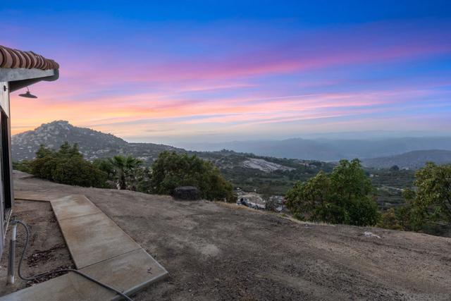 16641 Eagles Crest Rd, Ramona CA: https://media.crmls.org/mediaz/530c103e-2fed-44bc-a8eb-bb611e98bd33.jpg