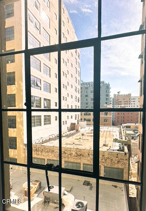 746 S Los Angeles Street, Los Angeles CA: https://media.crmls.org/mediaz/530c42b5-a2ba-4983-aa10-1ba5551b0836.jpg