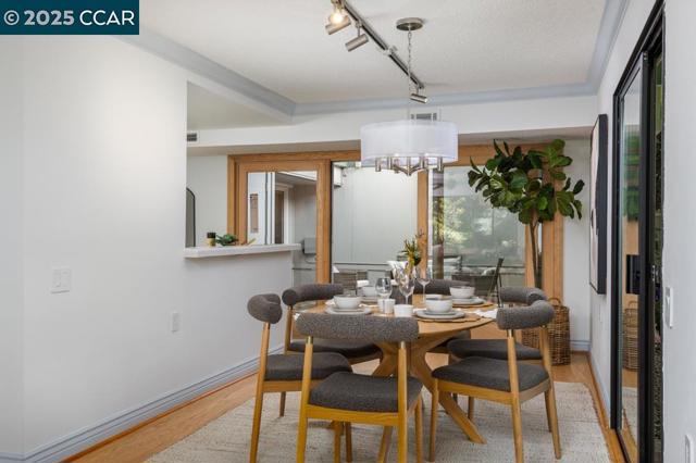 2432 Pine Knoll Dr, Walnut Creek CA: https://media.crmls.org/mediaz/530c4ef6-f3b6-47bc-b412-d46d4a72ba5f.jpg