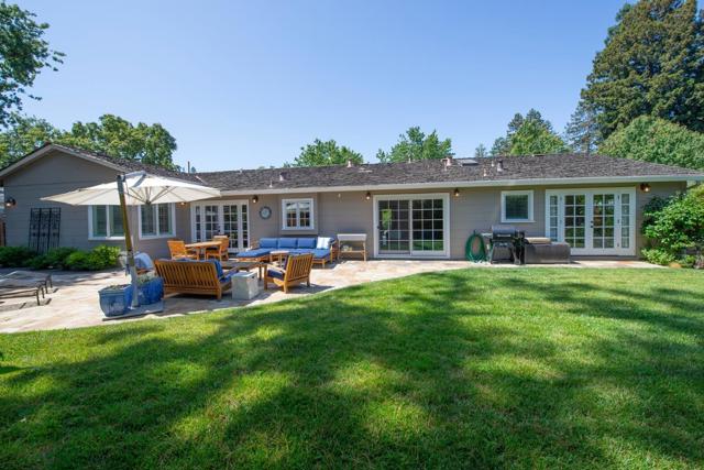 1360 Elder Avenue, Menlo Park CA: https://media.crmls.org/mediaz/530c8487-7cbc-4620-9c3f-0a92244d1e3f.jpg