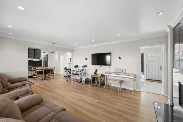 1151 Catalina Boulevard, San Diego CA: https://media.crmls.org/mediaz/530cbfad-74dd-4244-941e-02cf2a670d23.jpg