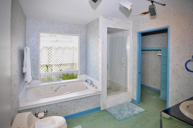 8294 Prestwick Dr, La Jolla CA: https://media.crmls.org/mediaz/530cd72e-04d7-4423-a7e2-fbdb5915ebe9.jpg