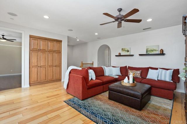 648 California Oak Drive, Vista CA: https://media.crmls.org/mediaz/530e8be9-a682-4c5d-9700-c5515f265a02.jpg