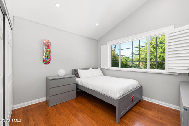 1666 Berwick Place, Westlake Village CA: https://media.crmls.org/mediaz/530ea6db-483e-46c8-9092-664c93c884dd.jpg