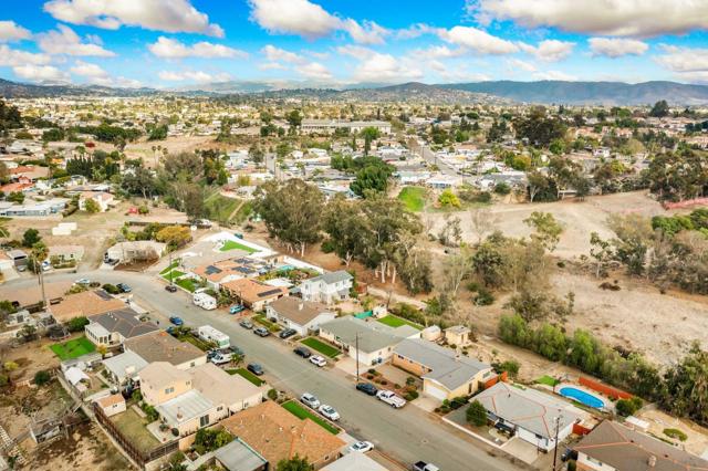 6763 Hibiscus Dr, Lemon Grove CA: https://media.crmls.org/mediaz/530ea85c-db69-40e2-acaa-fe672a150fb1.jpg