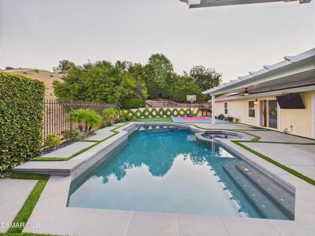 29650 Kimberly Drive, Agoura Hills CA: https://media.crmls.org/mediaz/530eb572-628d-41e9-aeaa-53f9a9faecec.jpg