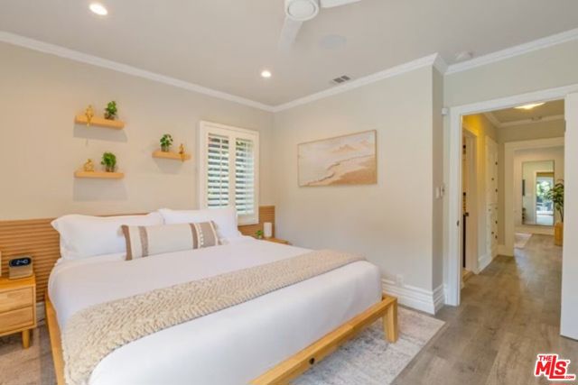 725 N Harvard Boulevard, Los Angeles CA: https://media.crmls.org/mediaz/530ebacd-51d0-4707-a158-50c329f183ae.jpg