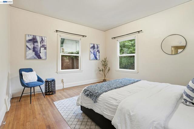 1424 Hampel St, Oakland CA: https://media.crmls.org/mediaz/530f508b-39a5-4db7-90c2-720a28d64613.jpg