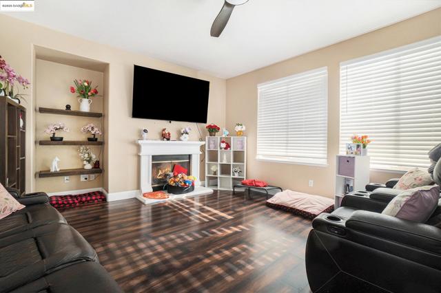 3238 Panda Ct, Antioch CA: https://media.crmls.org/mediaz/530f7ab6-e3c9-4544-8bde-69d033363ed6.jpg