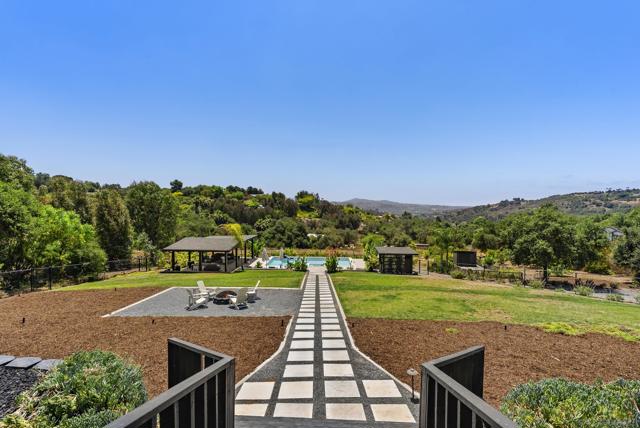 3860 Las Flores, Fallbrook CA: https://media.crmls.org/mediaz/530f806f-5ea4-468a-87fe-25f021ca8656.jpg