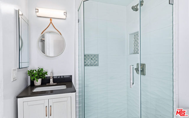 11862 Starfish Lane, Malibu CA: https://media.crmls.org/mediaz/530fc419-4a7d-4619-9ada-f963b4432427.jpg