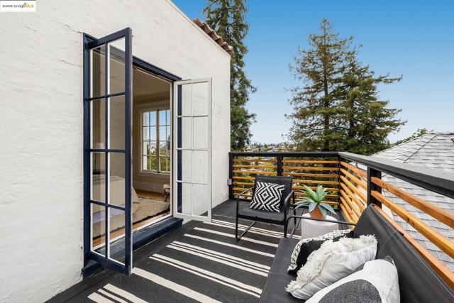 740 Calmar Ave, Oakland CA: https://media.crmls.org/mediaz/530fe8f8-feb2-489b-b098-c665b03d02a4.jpg
