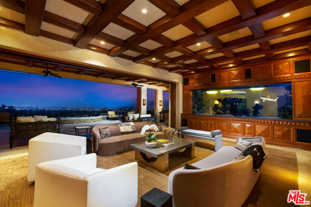 10066 Cielo Drive, Beverly Hills CA: https://media.crmls.org/mediaz/530ff8b2-e899-4d42-8378-7e20aad97d66.jpg