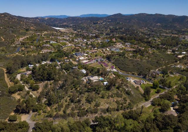 25311 Jesmond Dene Road, Escondido CA: https://media.crmls.org/mediaz/53100f09-5046-4b41-a562-ab991c4a991b.jpg