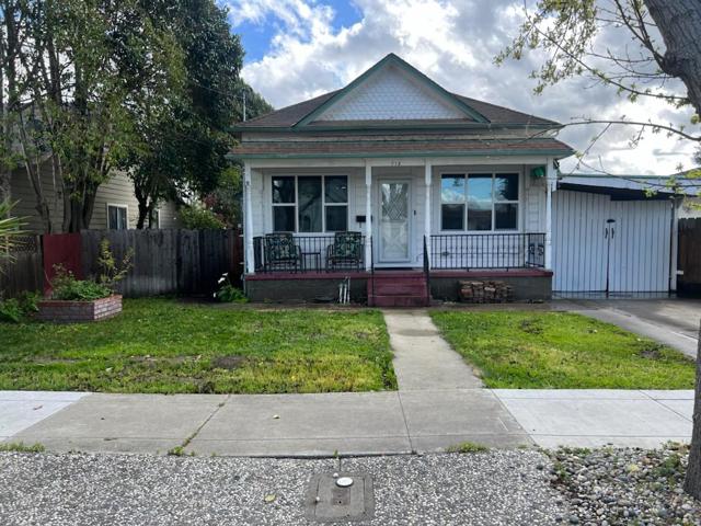 713 7th Street, Hollister CA: https://media.crmls.org/mediaz/5310414f-bd38-4c6a-9312-85d0d199b587.jpg