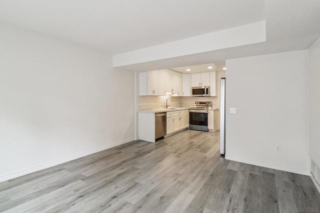 10263 Caminito Toronjo, San Diego CA: https://media.crmls.org/mediaz/53104b2e-e2e1-41c8-8c23-df91dc628fd6.jpg