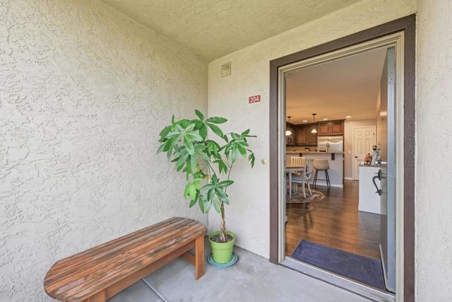 7702 Caminito Puerto, Carlsbad CA: https://media.crmls.org/mediaz/53108ff9-f9ea-402f-a09b-2fa5efc5c829.jpg