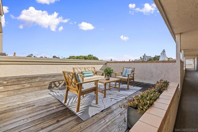 429 S Sierra Ave, Solana Beach CA: https://media.crmls.org/mediaz/53110b32-6590-4b40-9407-04a62e0030c7.jpg