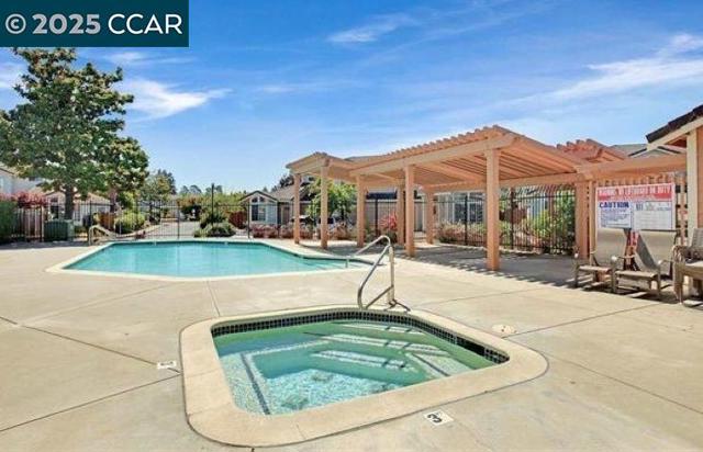 109 Cardoza, Hercules CA: https://media.crmls.org/mediaz/53119c12-6ac0-42a2-a3a3-03b6e70eee3a.jpg