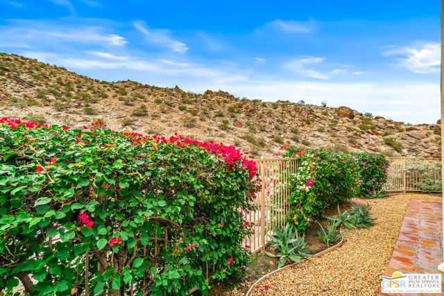 2857 Greco Court, Palm Springs CA: https://media.crmls.org/mediaz/5311a8eb-ba9b-46a8-971f-c77af7f1a188.jpg