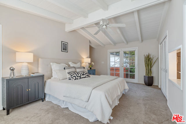3564 Summerfield Drive, Sherman Oaks CA: https://media.crmls.org/mediaz/53125edd-41bc-4656-bfaa-78f086ee9f29.jpg